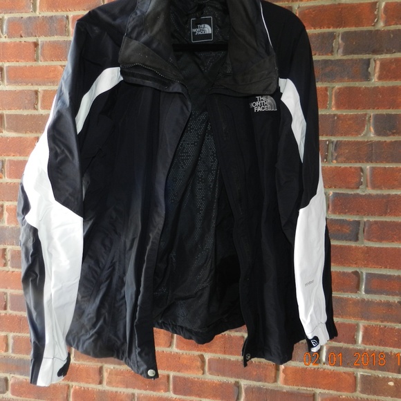 north face black and white windbreaker